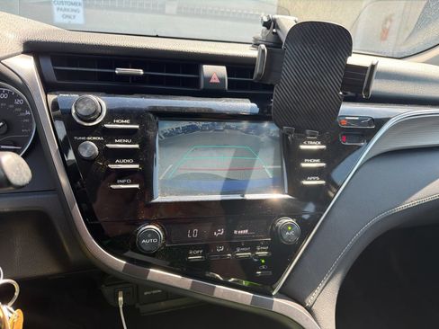 Used 2018 Toyota Camry SE FWD image 10