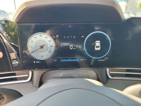 Used 2024 Hyundai Elantra SEL FWD image 29