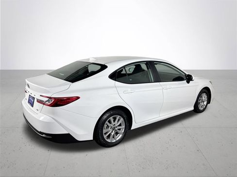 Used 2025 Toyota Camry LE image 6
