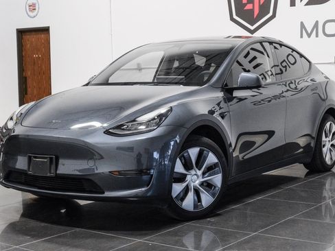 Used 2022 Tesla Model Y Long Range image 8