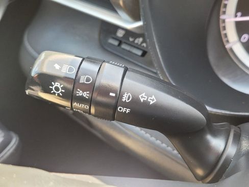 Used 2023 Toyota Highlander LE image 33