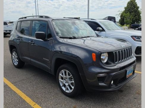 Used 2023 Jeep Renegade Latitude w/ Premium Group AWD/4WD image 1