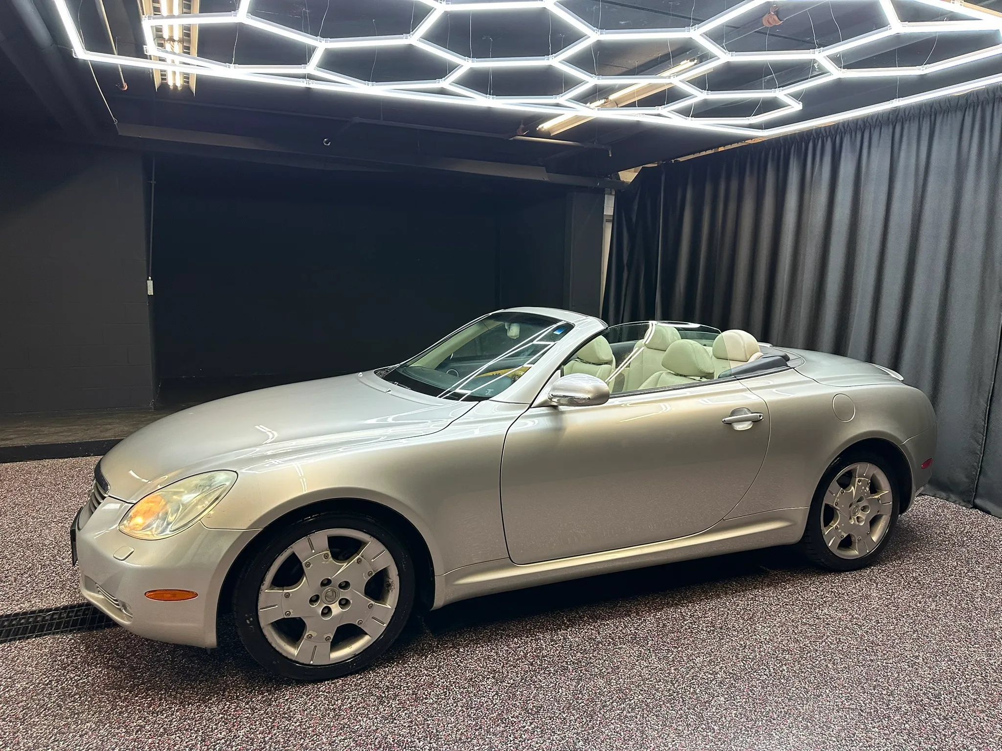 Used 2002 Lexus SC 430 Convertible RWD image 25