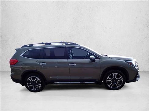 Used 2023 Subaru Ascent Touring AWD/4WD image 5