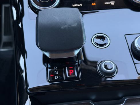 Used 2023 Land Rover Range Rover Sport SE Dynamic image 28