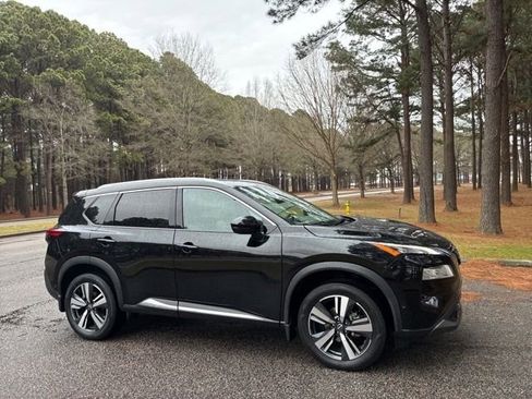 Used 2023 Nissan Rogue SL w/ SL Premium Package image 2