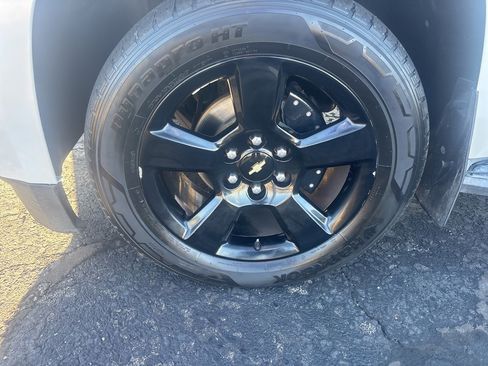 Used 2016 Chevrolet Tahoe LT image 2