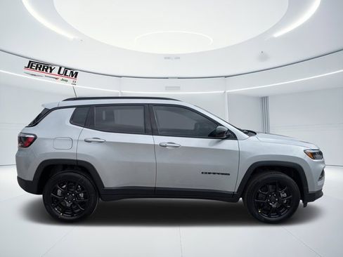New 2026 Jeep Compass Latitude image 2