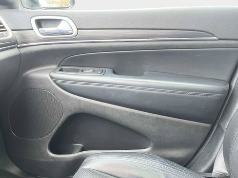 Used 2020 Jeep Grand Cherokee Limited w/ Luxury Group II image 23