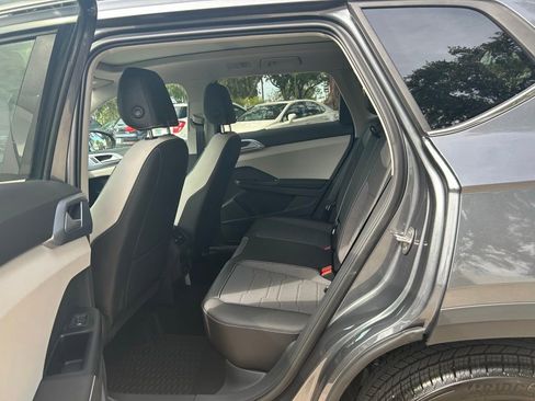 New 2025 Volkswagen Taos SE w/ Panoramic Sunroof Package image 41