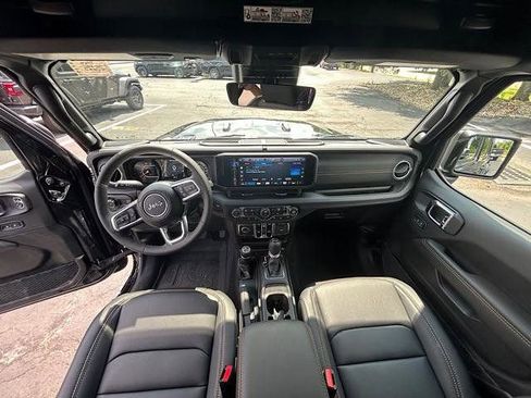 New 2025 Jeep Wrangler Unlimited Sahara AWD/4WD image 11