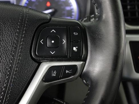 Used 2019 Toyota Highlander XLE AWD/4WD image 28