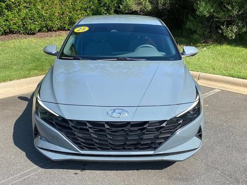 Used 2023 Hyundai Elantra SEL FWD image 2