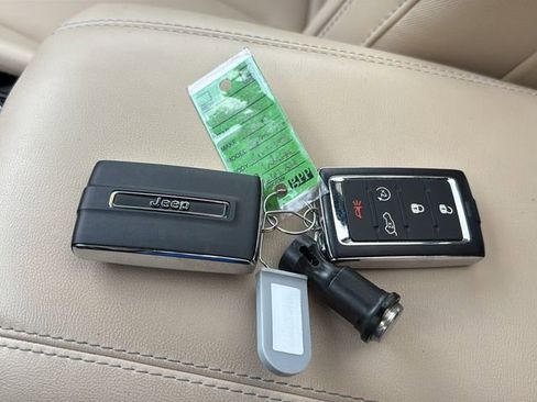 Used 2023 Jeep Grand Cherokee Limited w/ Trailer Tow Prep Group (B) image 25