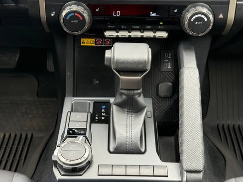 Certified 2025 Toyota Tacoma SR5 AWD/4WD image 27