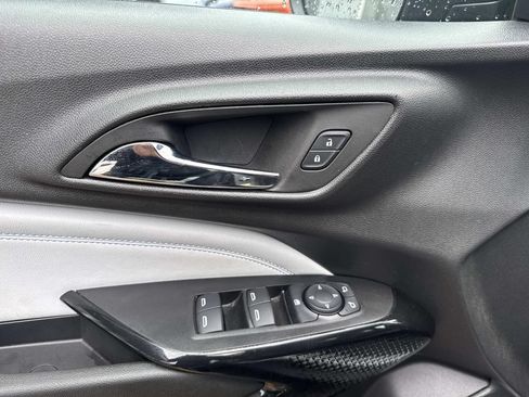 Used 2025 Chevrolet Trax LT FWD image 20