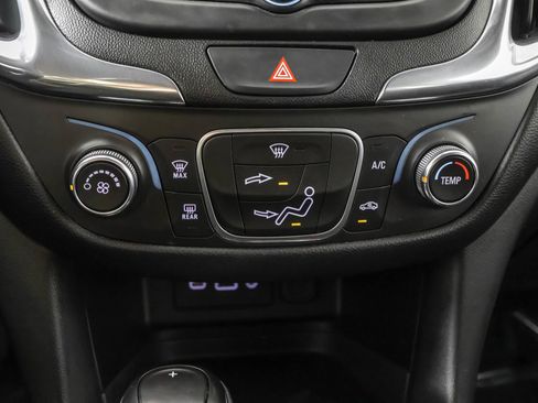 Used 2020 Chevrolet Equinox LT image 30