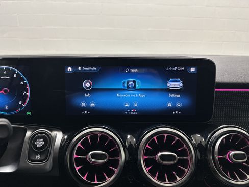 Used 2021 Mercedes-Benz GLB 250 4MATIC image 24