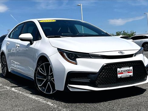 Used 2022 Toyota Corolla SE image 2