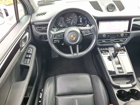 Used 2023 Porsche Macan image 11
