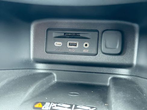 Used 2023 Chevrolet Equinox Premier w/ LPO, Floor Liner Package image 31