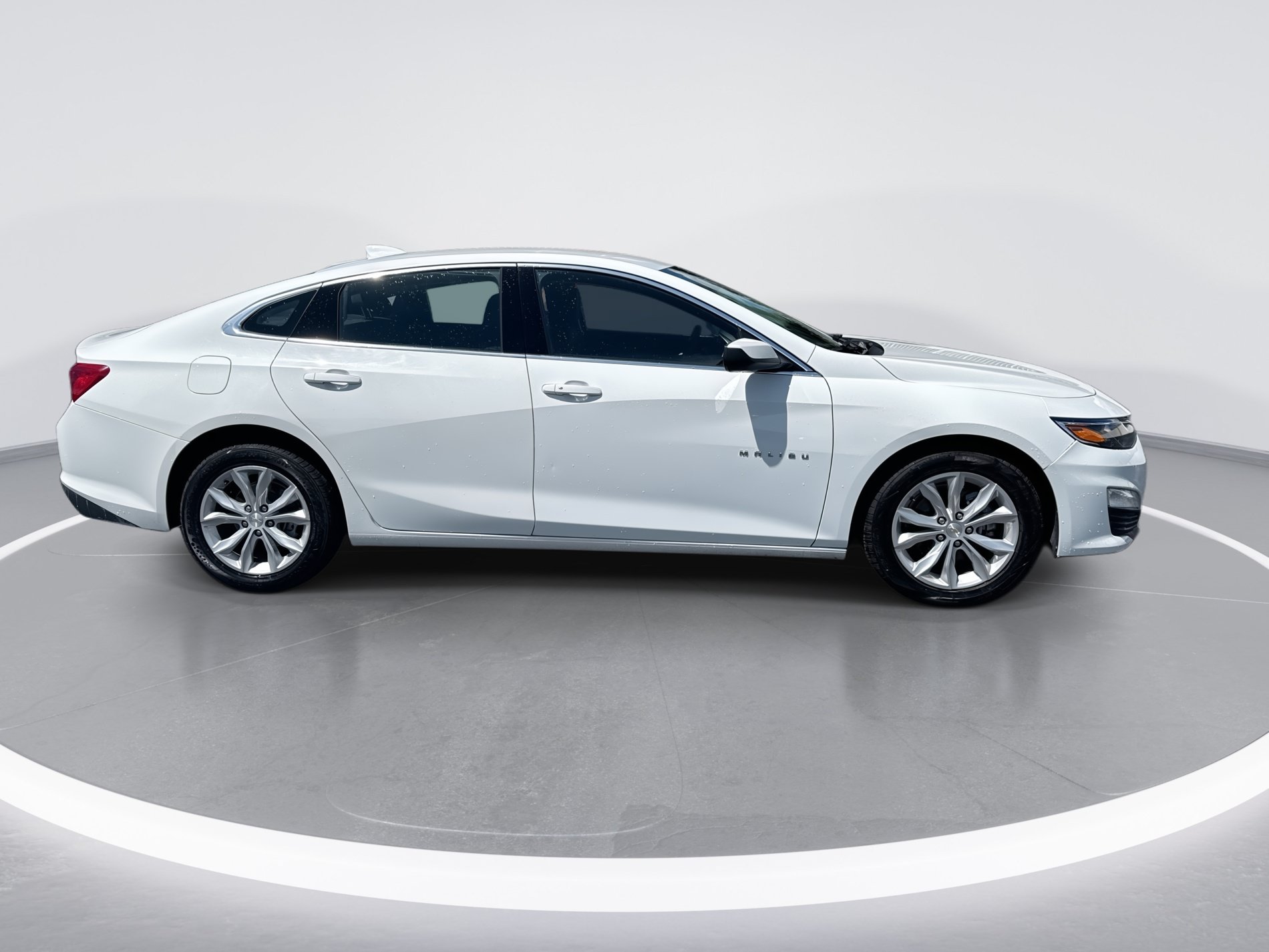 Used 2024 Chevrolet Malibu LT FWD image 3
