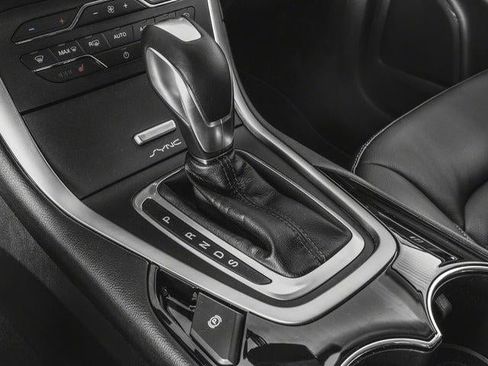 Used 2018 Ford Edge Titanium w/ Technology Package image 11