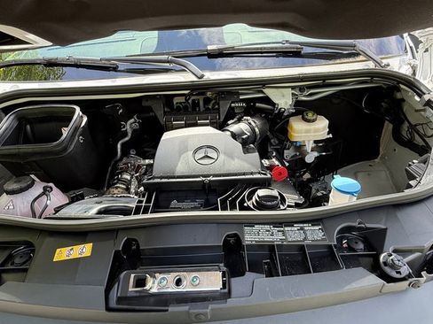 Used 2025 Mercedes-Benz Sprinter 2500 image 14