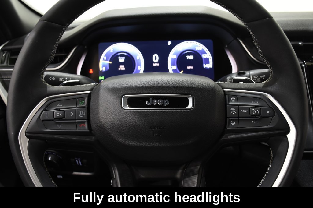 Used 2023 Jeep Grand Cherokee Altitude AWD/4WD image 17