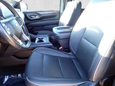 Used 2023 Chevrolet Suburban Premier image 14