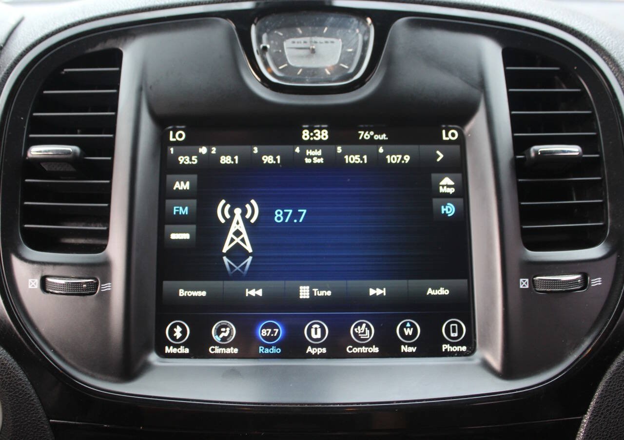 Used 2018 Chrysler 300 S w/ 300S Premium Group AWD/4WD image 20