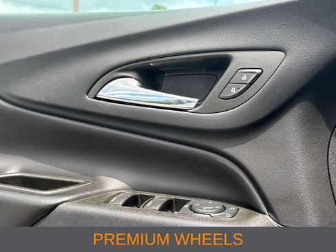 Used 2023 Chevrolet Equinox LT w/ Driver Convenience Package FWD image 7