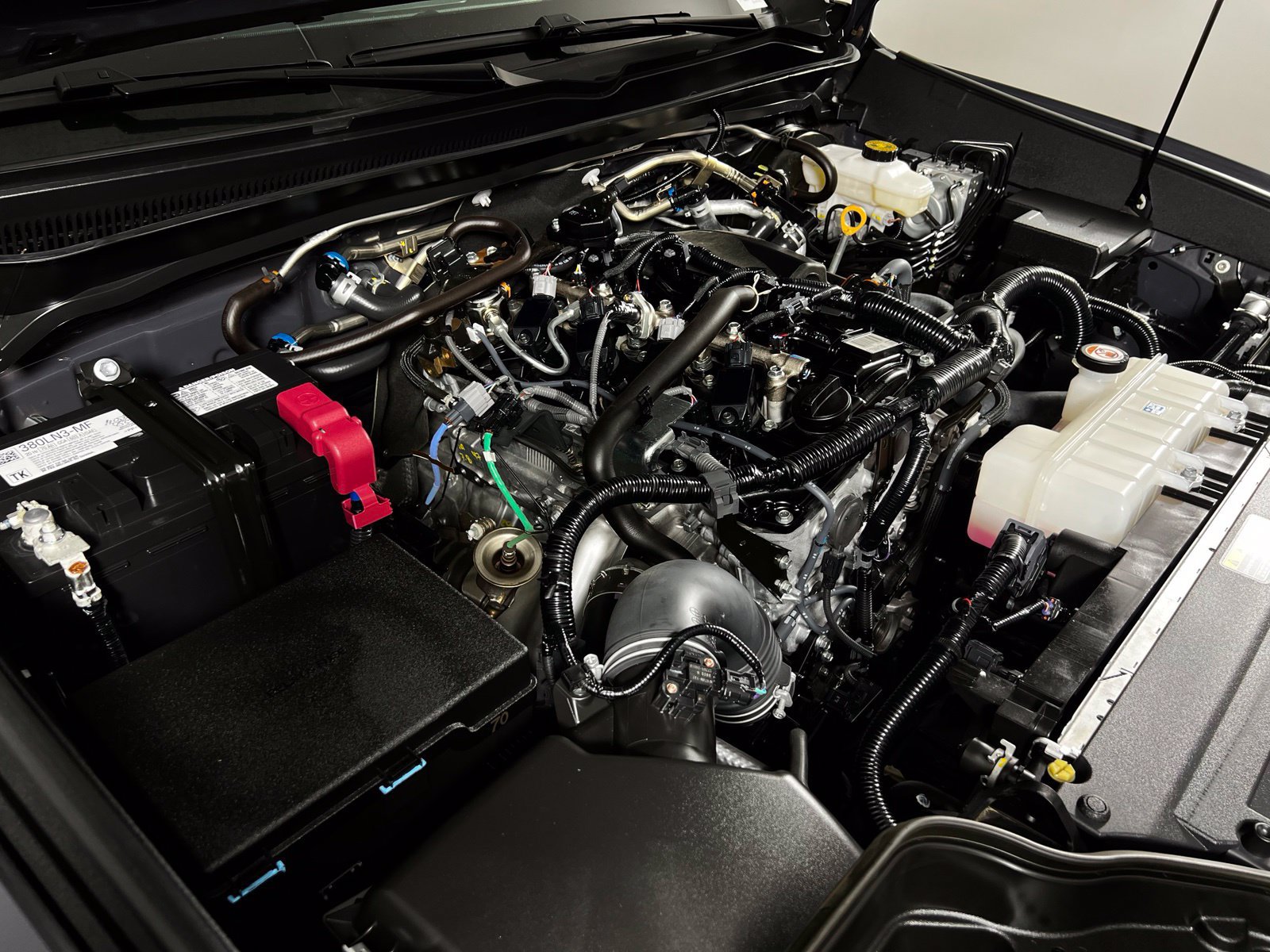 Certified 2025 Toyota Tacoma SR5 AWD/4WD image 10