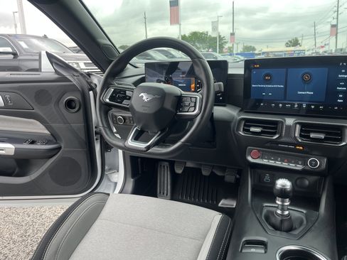 Used 2025 Ford Mustang GT RWD image 32