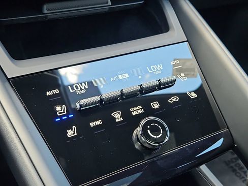 Certified 2025 Porsche Macan 4 Electric AWD/4WD image 24