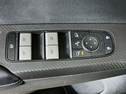 Used 2024 Mitsubishi Outlander SE image 13