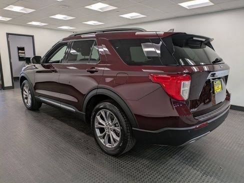 Used 2022 Ford Explorer XLT w/ Equipment Group 202A image 6