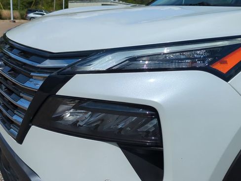 Used 2025 Nissan Rogue SL w/ Tech Package FWD image 9