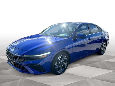 Used 2024 Hyundai Elantra SEL w/ Convenience Package FWD image 4