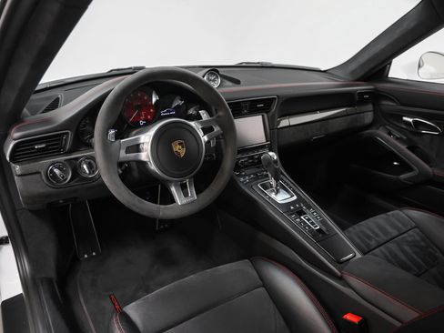 Certified 2016 Porsche 911 Carrera GTS RWD image 4