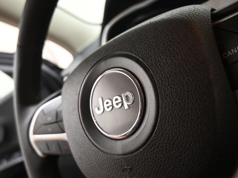 Used 2014 Jeep Cherokee Trailhawk w/ Cold Weather Group AWD/4WD image 29
