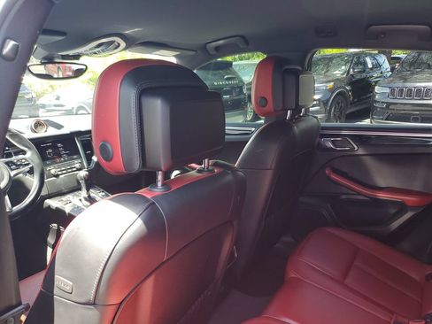 Used 2018 Porsche Macan AWD/4WD image 12
