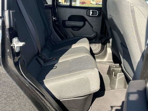 Used 2024 Jeep Gladiator Sport AWD/4WD image 21