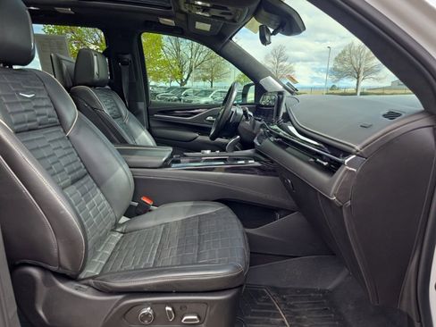 Certified 2023 Cadillac Escalade ESV V image 26