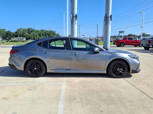 Certified 2025 Toyota Camry SE FWD image 5
