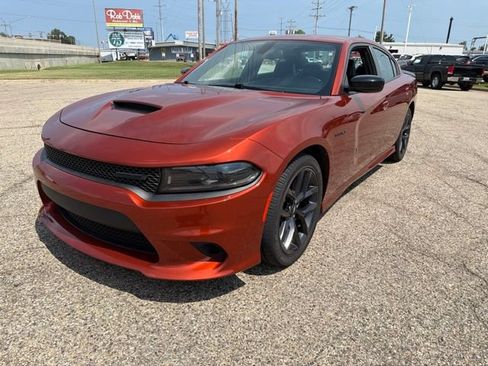 Used 2022 Dodge Charger R/T w/ Plus Group RWD image 3