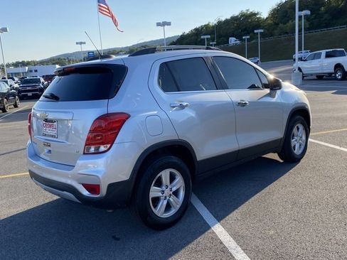 Used 2020 Chevrolet Trax LT w/ LT Convenience Package image 5