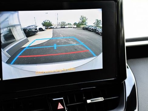 Used 2023 Toyota Corolla SE FWD image 3
