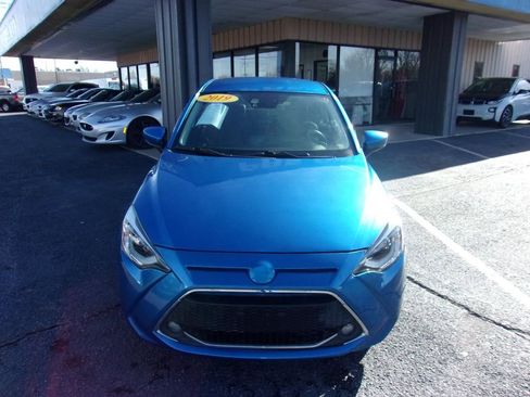 Used 2019 Toyota Yaris XLE image 4