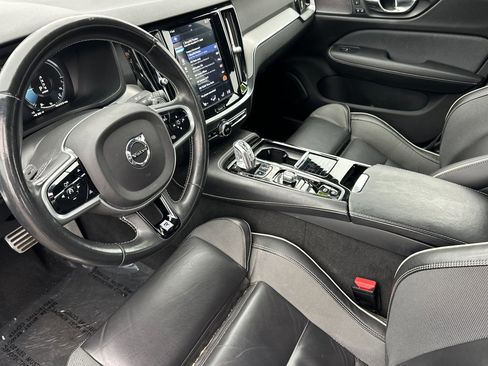 Used 2019 Volvo S60 T8 R-Design image 10